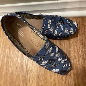 Tom’s cloudy pattern shoe. Size 9.5